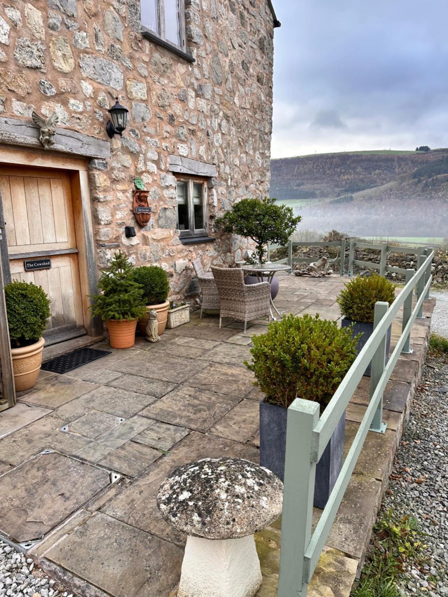 The Cowshed Bed and Breakfast Llangollen Eksteriør billede