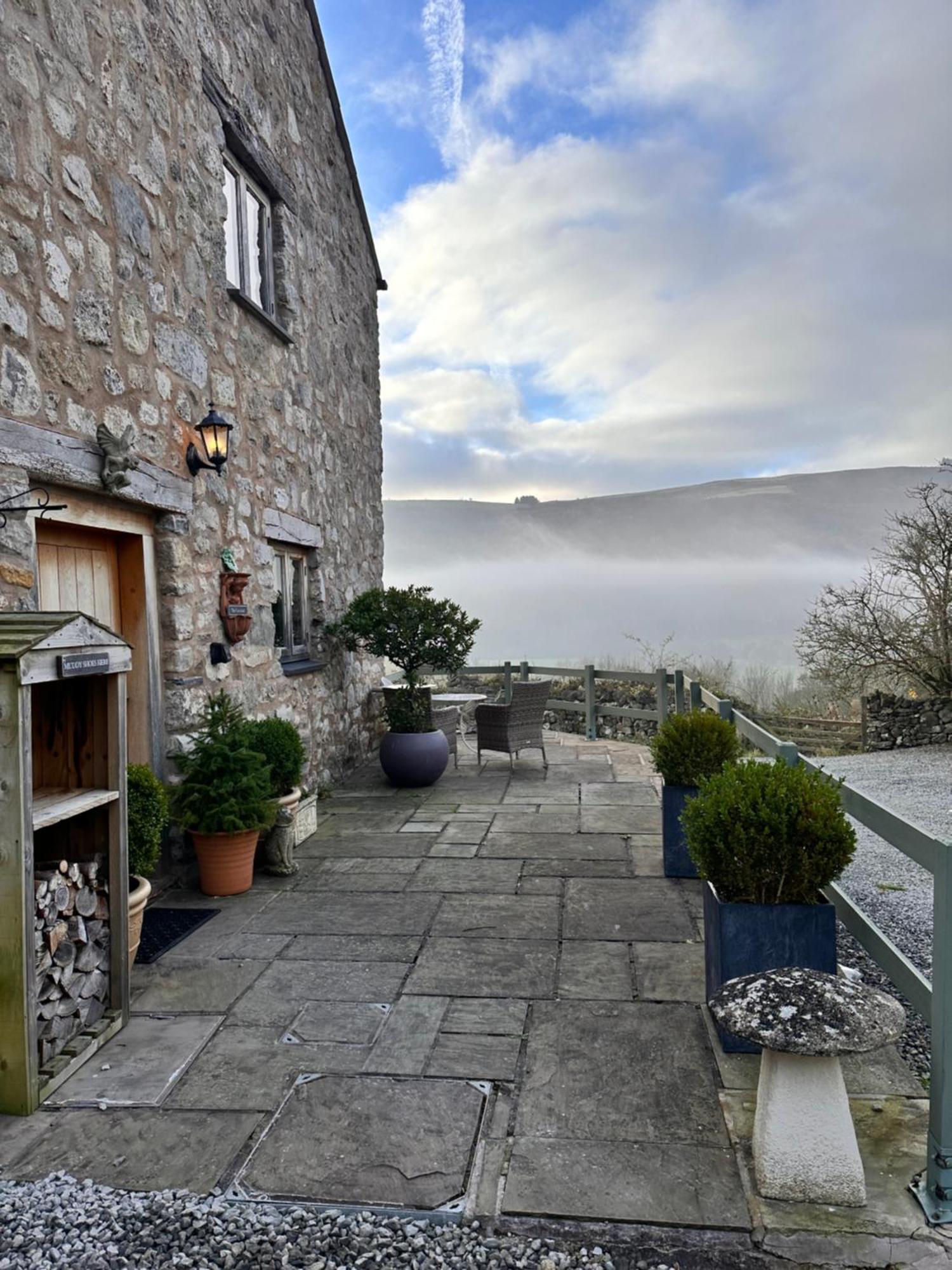 The Cowshed Bed and Breakfast Llangollen Eksteriør billede