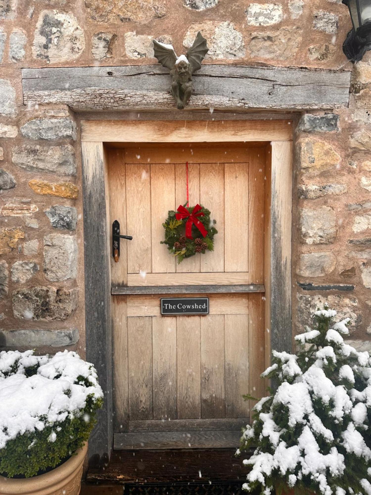 The Cowshed Bed and Breakfast Llangollen Eksteriør billede